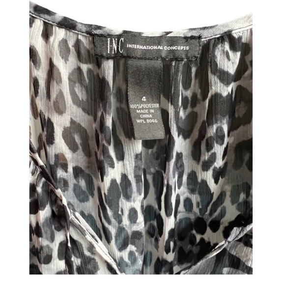 Inc Snow Leopard Long Sleeve Surplice Blouse Size 4 100% Polyester - Picture 3 of 9